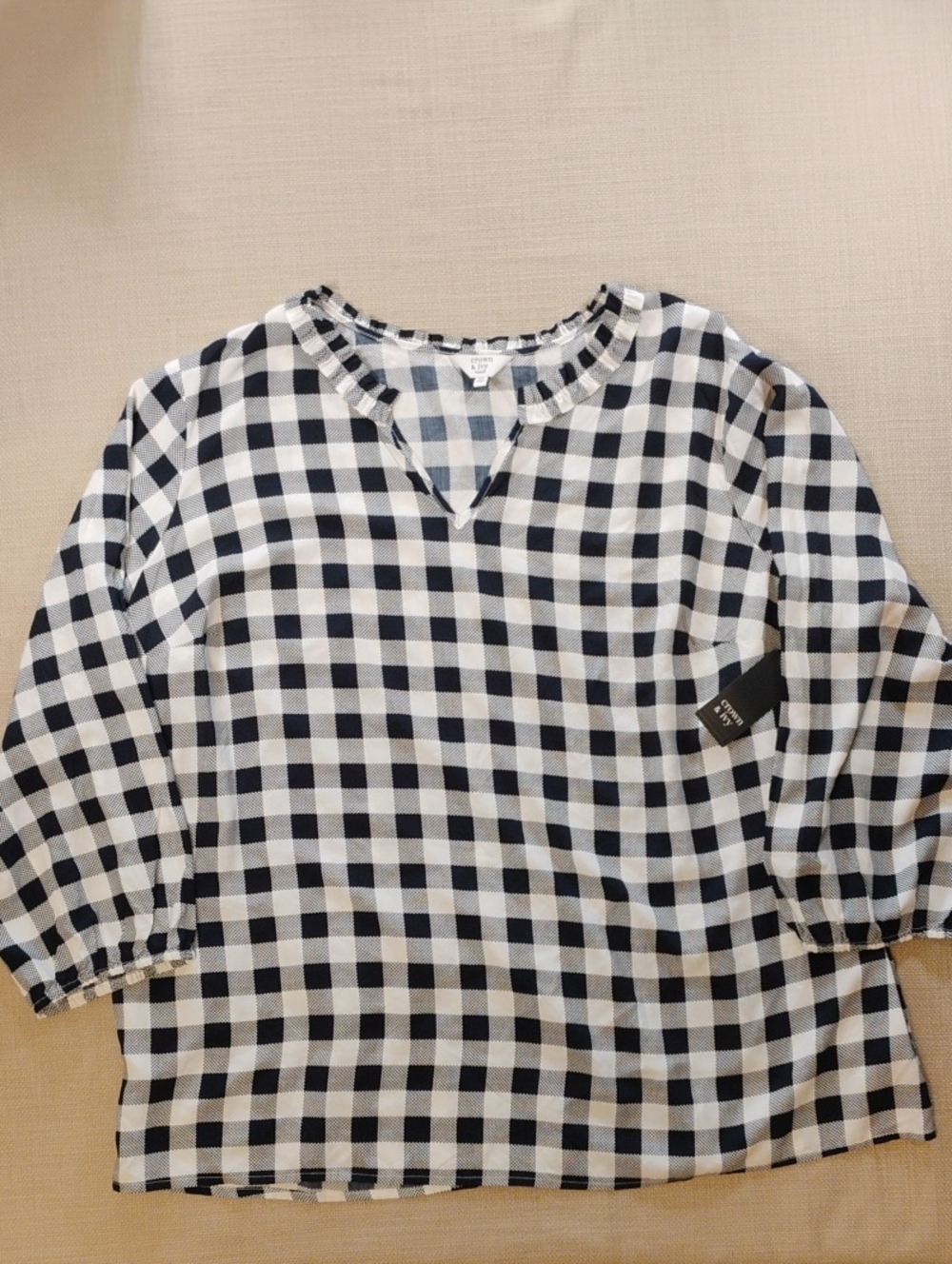 Women's Size 2X Black and White Gingham V-Notch Blouse New With Tags